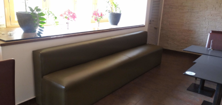 Tapizado de módulos de asientos para cafetería Palmelita, La Laguna.