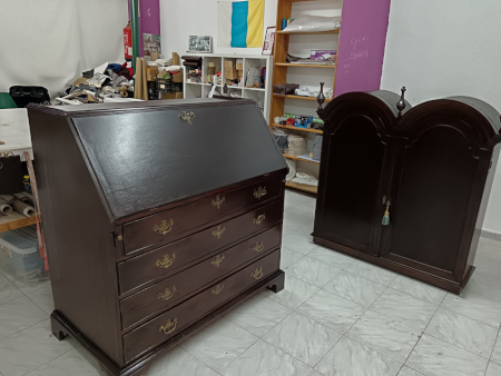 Muebles de más de 120 años completamente restaurados.