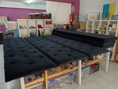 Paneles de pared acolchados y asientos para restaurante Aiko