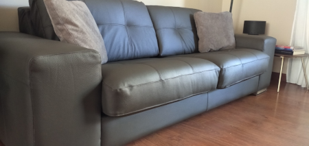 Sofá tapizado en taller